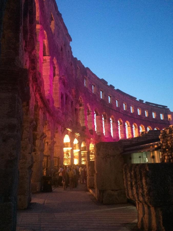 Mon Amour Pula