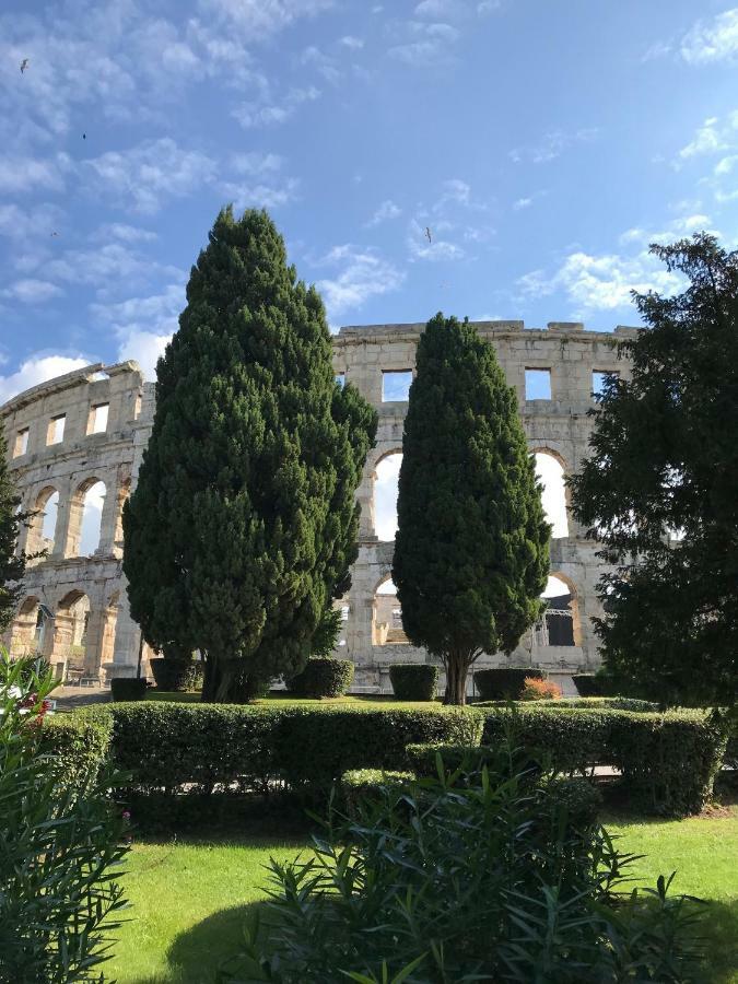 Mon Amour Pula